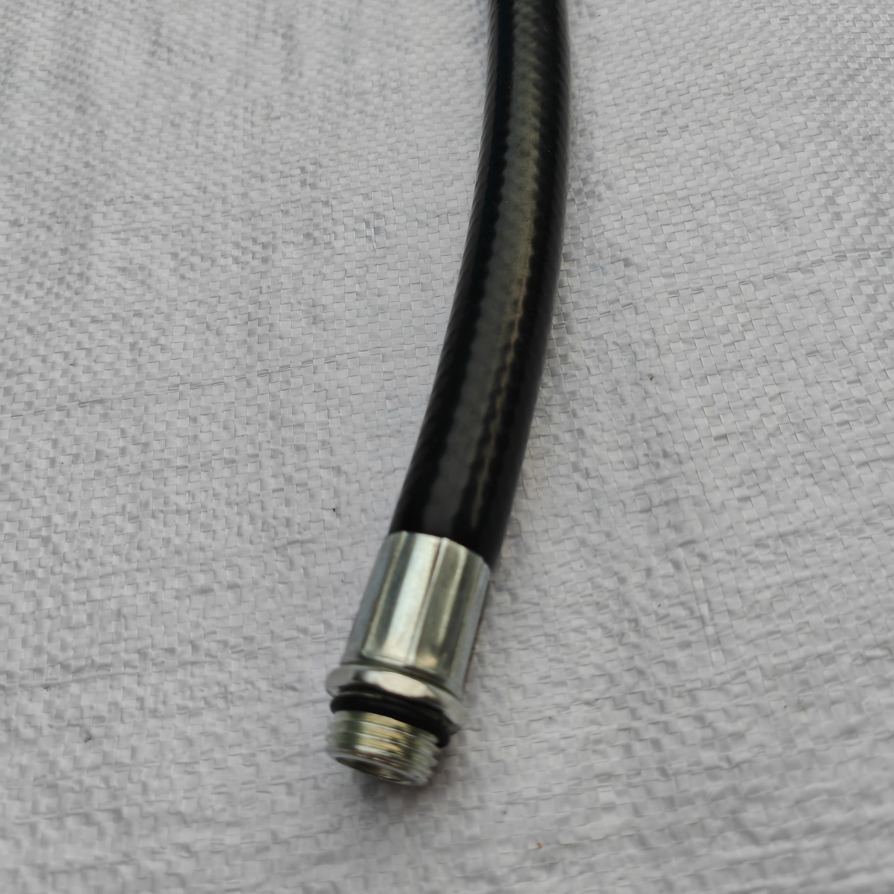 Équipement de lutte contre l'incendie d'extincteur avec tube de pulvérisation à décharge de poudre et accessoire de tuyau en cuir